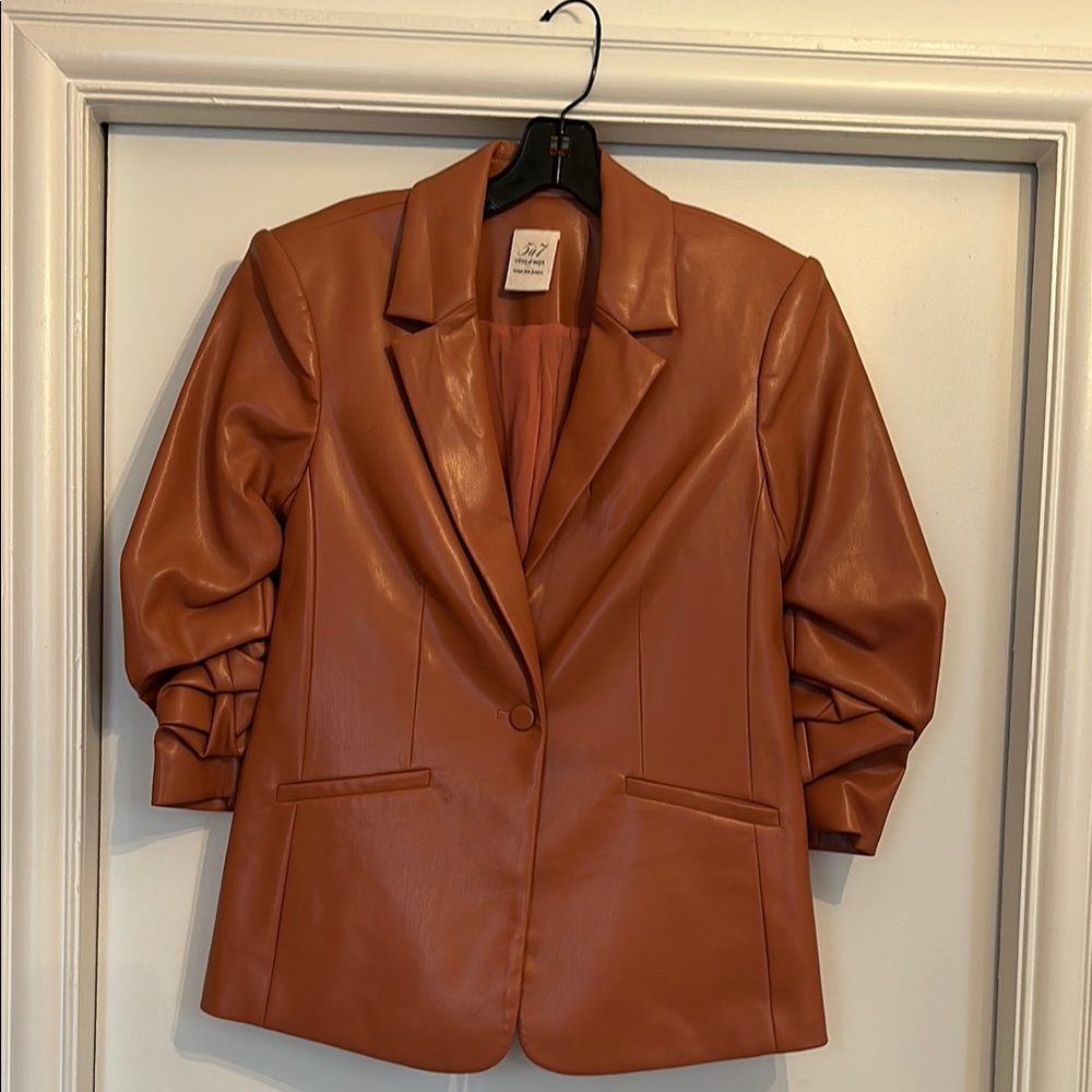 Cinq a Sept leather Brown Tailored Blazer with Notched Lapels fits size 4